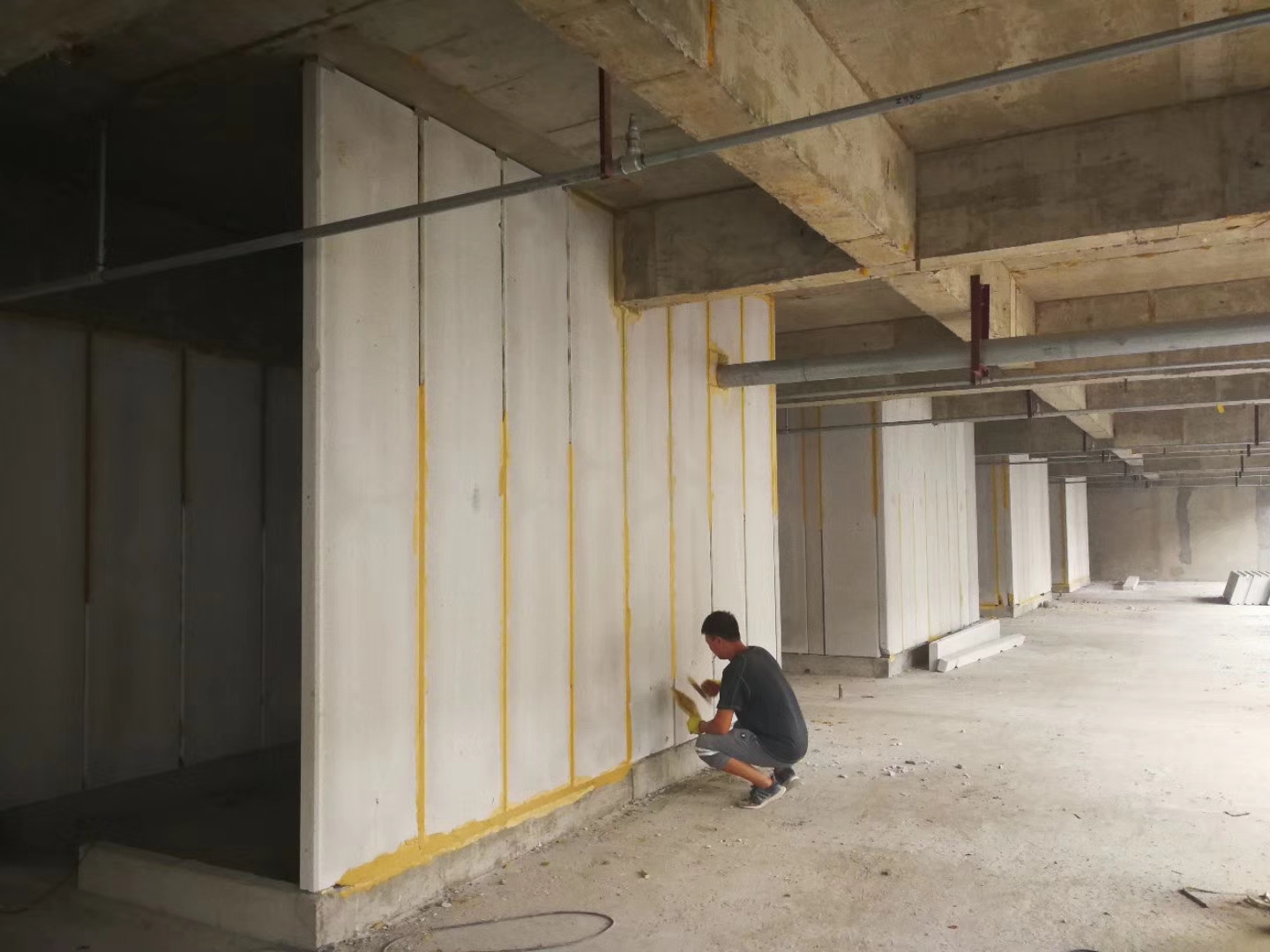 交城无机发泡轻骨料混凝土隔墙板施工技术性能研究